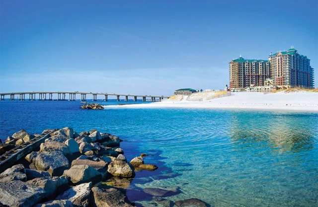 4 Bedroom Plus, Harbor View, on Destin Beach, Wyndham Emerald Grande!