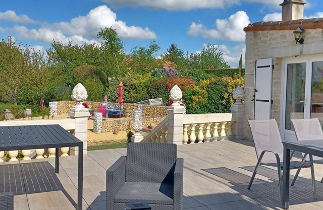 4 Bedroom Private vacation home in Jaunay-Clan