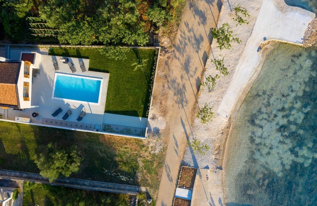 4 bedroom stunning home in Turanj