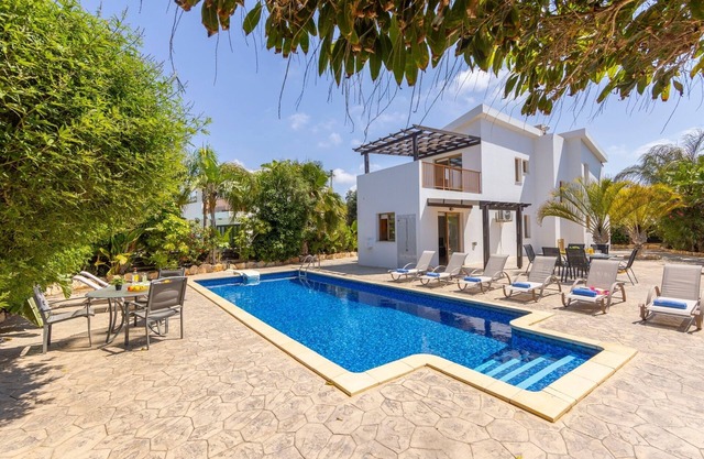 4 bedroom villa in Agia Thekla