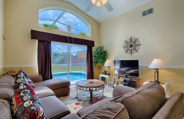4 Bedroom Villa with Private Pool, Free WIFI, Billiards Room in Gated Community