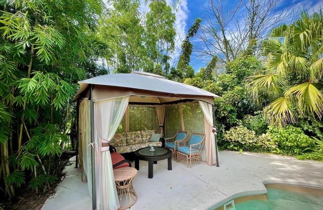 4 Bedroom Waterfront Retreat with Pool & 95ft. Dock