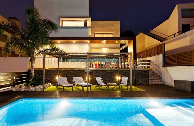 4 bedrooms full equiped villa up to 10 people 5mn from Sitges, Barcelona