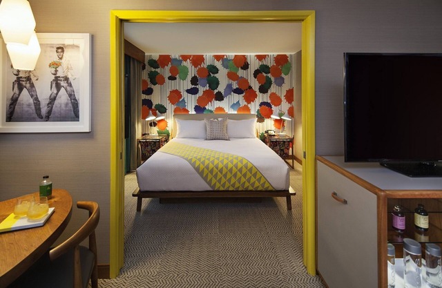 4 Boardwalk King Suite at The Kinney Venice Beach, Onsite Swimming Pool!