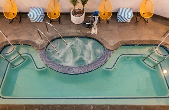 4 Boulevard City View 2 Queens at The Kinney Venice Beach, Onsite Pool!