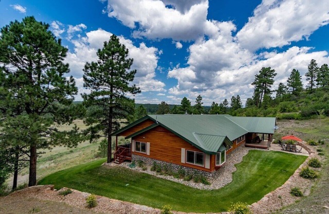 4 BR,4 BA, Den, Great Views, Close to Hatcher, Loads of fun!