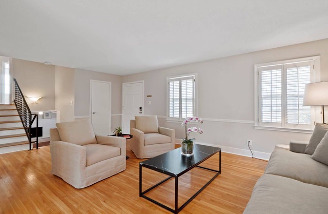 4 BR at Park Road - Four Bedroom House, Sleeps 10