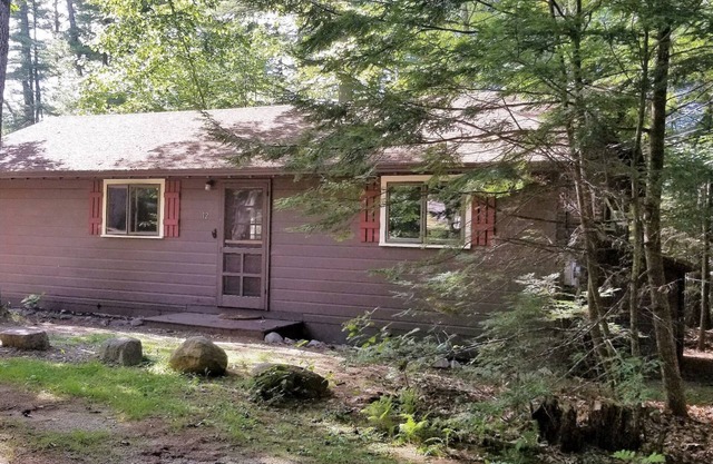 4 BR cottage on Lake Winnipesaukee with use of small boats