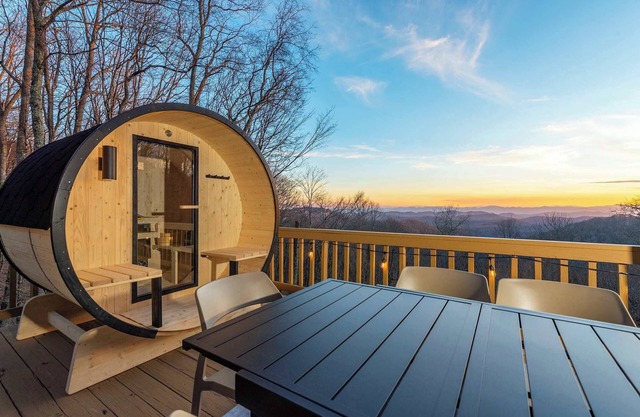 4 Br Mountain Views Sleeps 10 Sauna Hot Tub Arcade