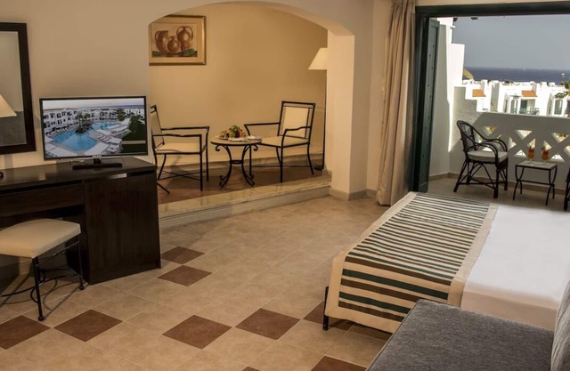4 Bright Rooms with Balcony and Outdoor Pool Near Domina Coral Bay Beach