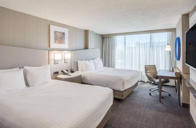 4 Budget-Friendly Units! Near Colorado Convention Center, w/Pool, Pet-Friendly!