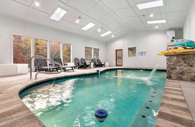 4 Cabins indoor pool