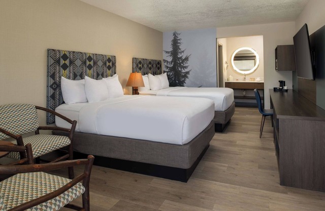 4 Convenient Units! Outdoor Pool, Pets Allowed Near Valley Creek Estuary Park!