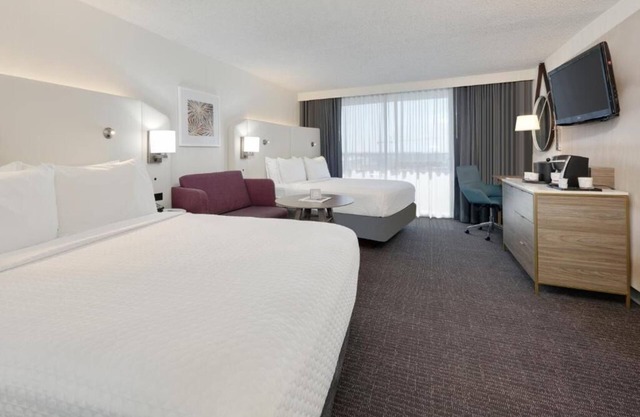 4 Cozy Rooms w/Elegant Décor, Heart of Downtown Dallas! Outdoor Pool!