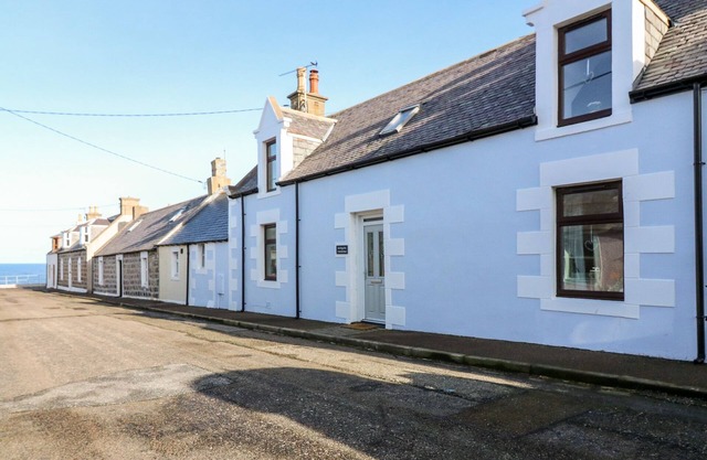 4 GORDON STREET, pet friendly, with open fire in Portknockie