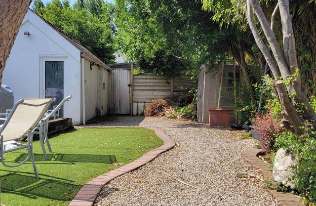 4 Guests - Pet Friendly - 13 min to the Beach