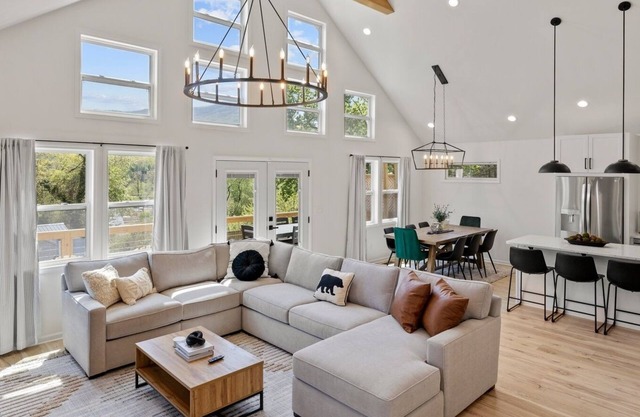 4 King Luxury MTN Home | 3 min Downtown Black MTN | 17 min to Asheville