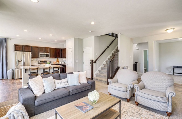 4 Mi to The District: Family Home w/Tennis Access