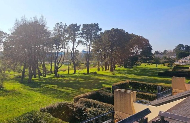 4-person apartment overlooking wooded park
