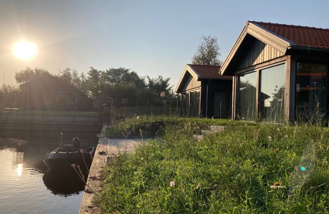4-person chalet Albatros by the water with parking space