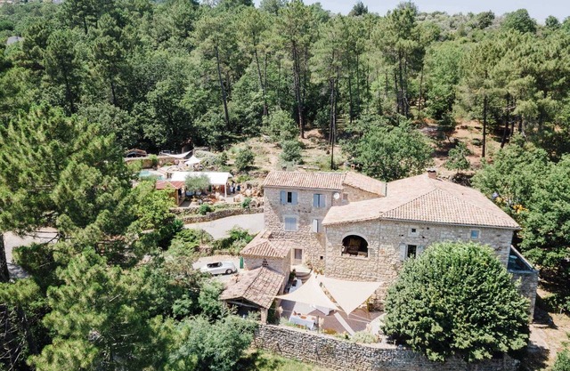 4-person gîte, in a country house, in the heart of nature, swimming pool and jacuzzi