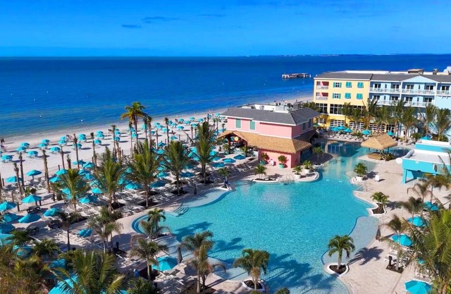 4 Pet-Friendly Rooms with Balcony & Outdoor Pool Near Crescent Beach Park