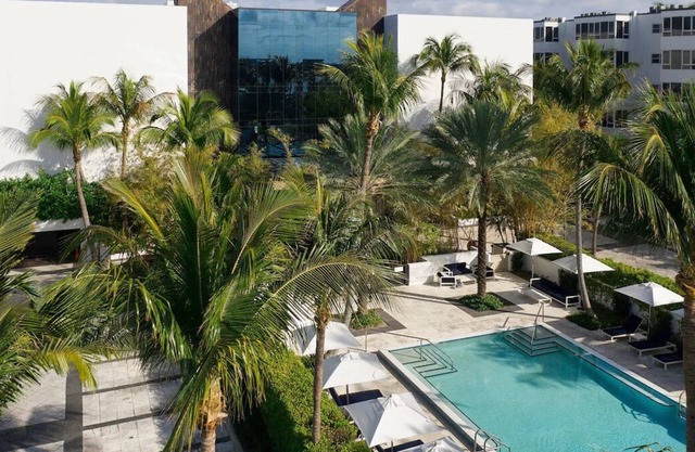 4 Relaxing Rooms! Beachfront Accommodation + Free Parking + Outdoor Pool