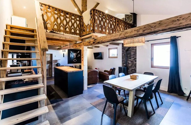 4 Rooms for 8 People