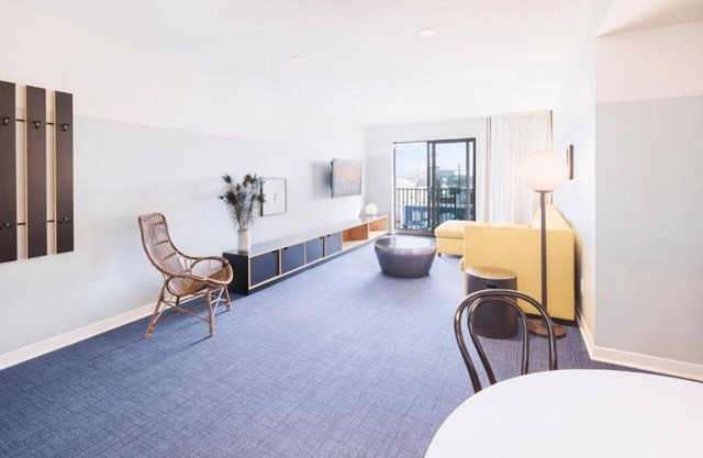 4 Scenic Rooms w/Balcony | Rooftop | Free Breakfast | Steps to Venice Fun