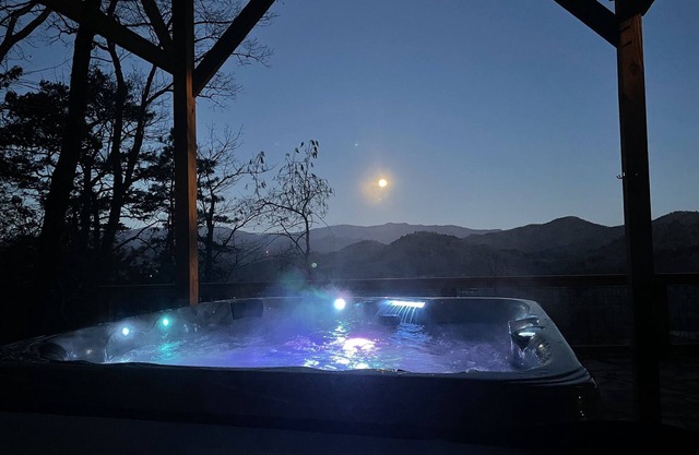 4-Season Mountainside Retreat Robbinsville NC