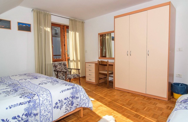 4-star spacious Apartment Sunset with lovely balcony and great views on mountain