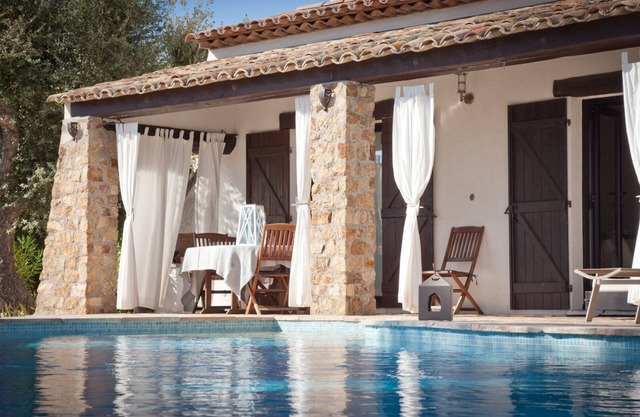 400m from the sea, Villa with splendid sea view, heated infinity pool