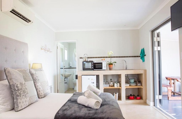 401 Rozendal Cottages