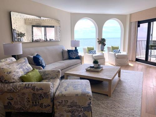 417 Seascape Villas, Beachfront! Stunning Views! Pool!