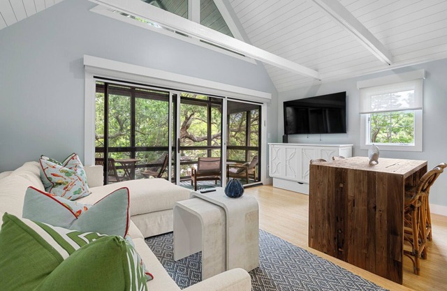 4295 Mariners Watch: Newly Renovated, Beach Gear Credit, 2 Minutes to the Beach