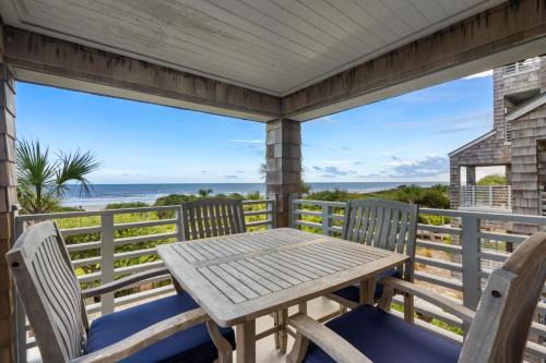 4451 Windswept Villa by Akers Ellis Rentals