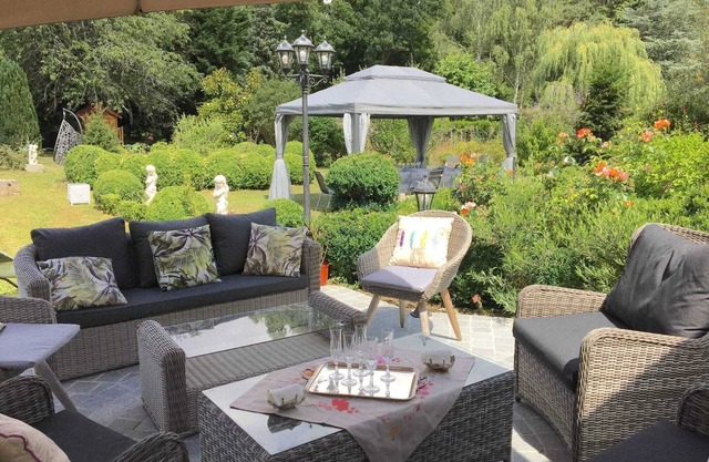 45 minutes from Paris, authentic house with large garden, village on foot