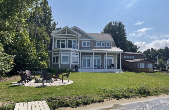 4678 on Glen Lake - 2 Luxury Cottages