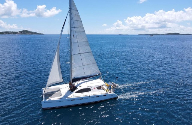 47ft Deluxe Catamaran, 2 rooms, 2 bathrooms