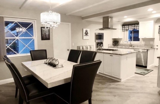 4BD REMODELED HOUSE, FIREPIT, GAMEROOM, CLEAN!
