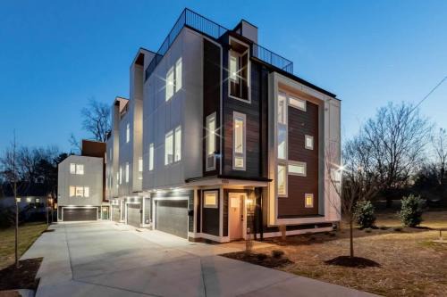 4BD Townhome East Nash with Rooftop 12ppl
