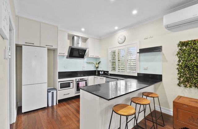 4BDR 2BTH Home Holland Park