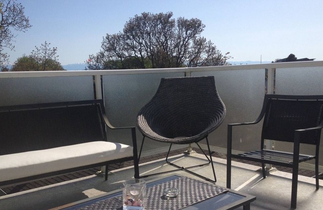 4Bdr Suite Amazing decks, Mtn views and great location