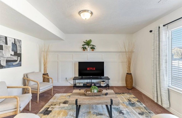 4BR/2.5B Pet Friendly! 2 Car Garage near Utah Lake!