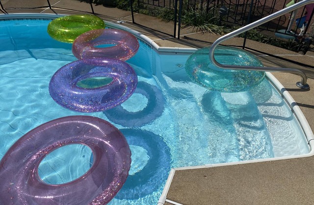 4BR 2BA Modern Family Home with Private In ground Pool nOpen March 1 - Oct 6