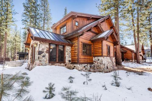 4BR Cabin with Hot Tub – Ultimate Truckee Escape cabin