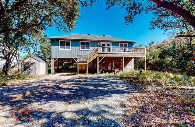 4BR dog-friendly coastal home with open layout