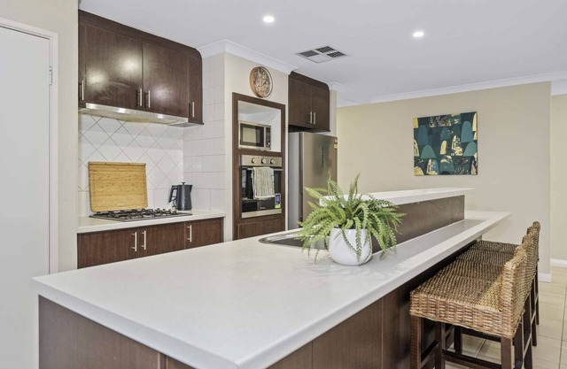 4BR Family Retreat with Outdoor Spa and Free WiFi