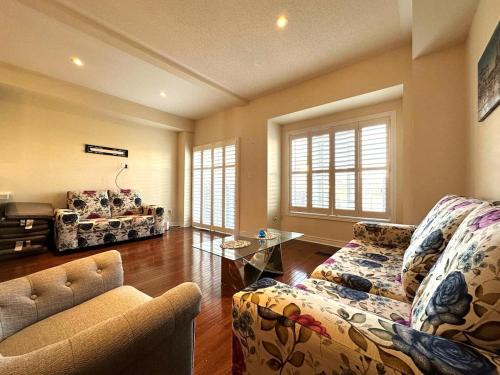 4BR Luxury Styled Home 2 parking