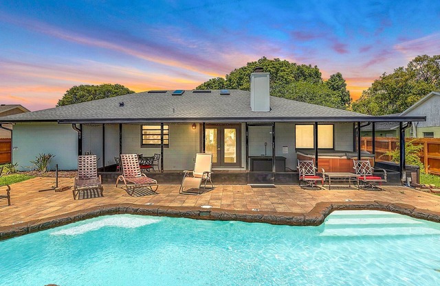 4BR Oasis with Pool, Near Downtown Winter Park